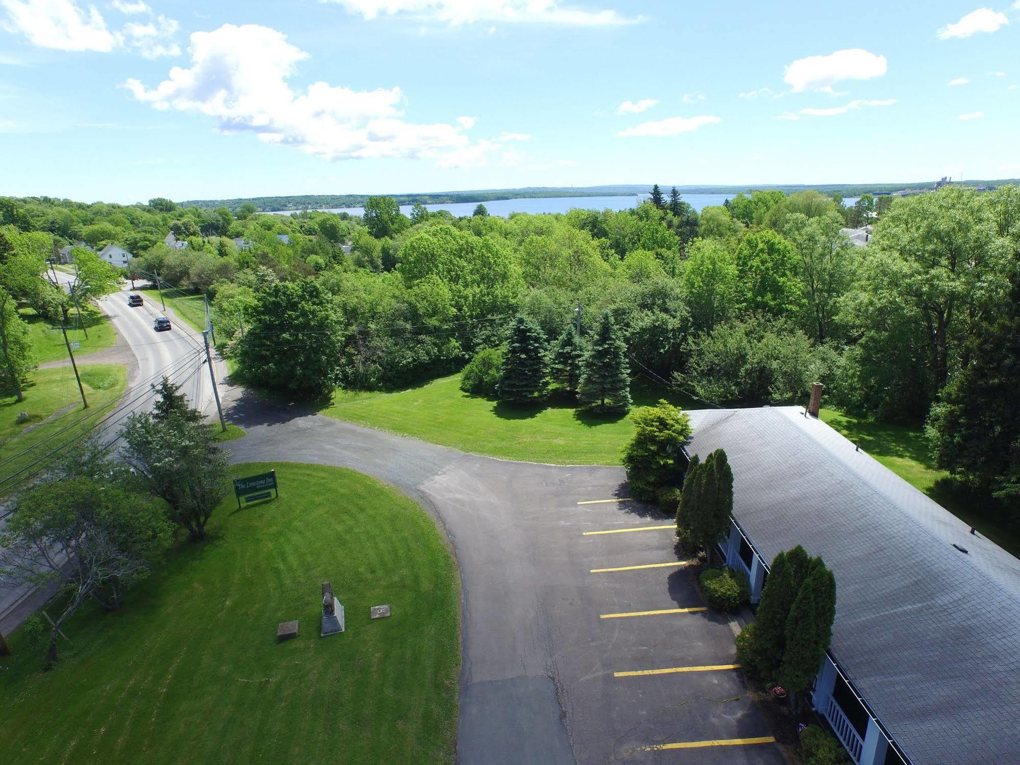 Lionstone Inn Motel & Cottages Pictou Exterior photo